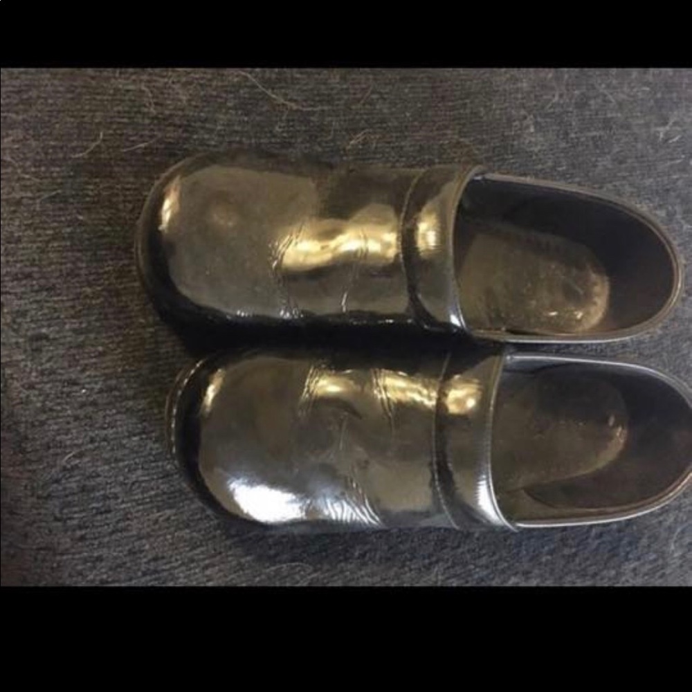 LIKE NEW DANSKO CLOGS